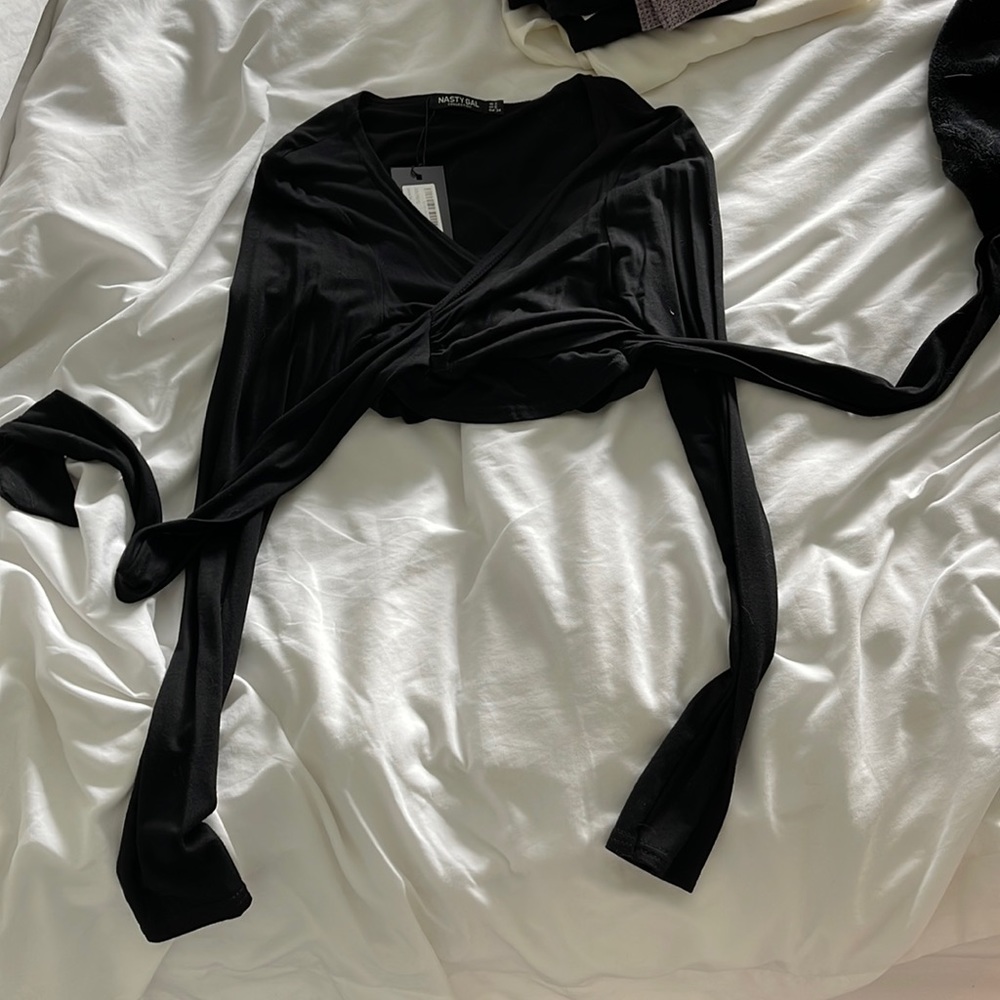 Black long sleeve crop top